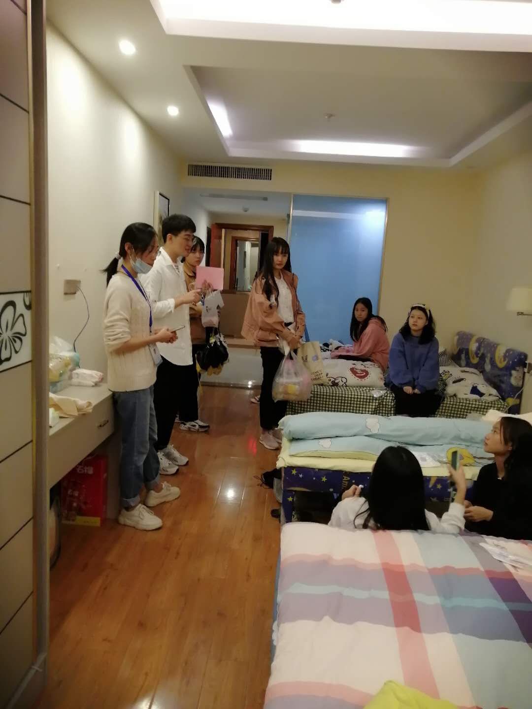 医护学院关工委关怀新生暖人心5.jpg 医护学院关工委关怀新生暖人心5.jpg