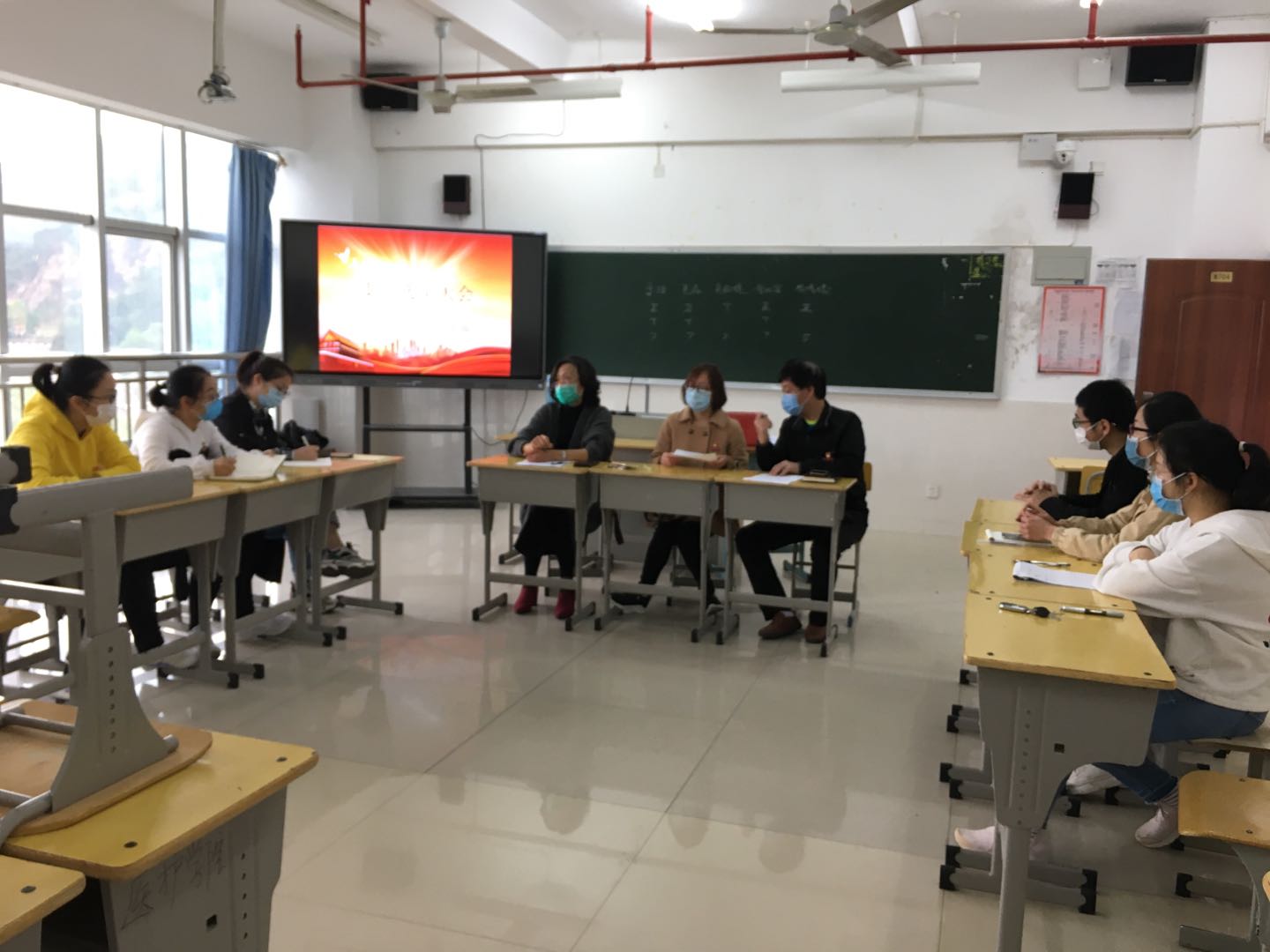 会议中.jpg