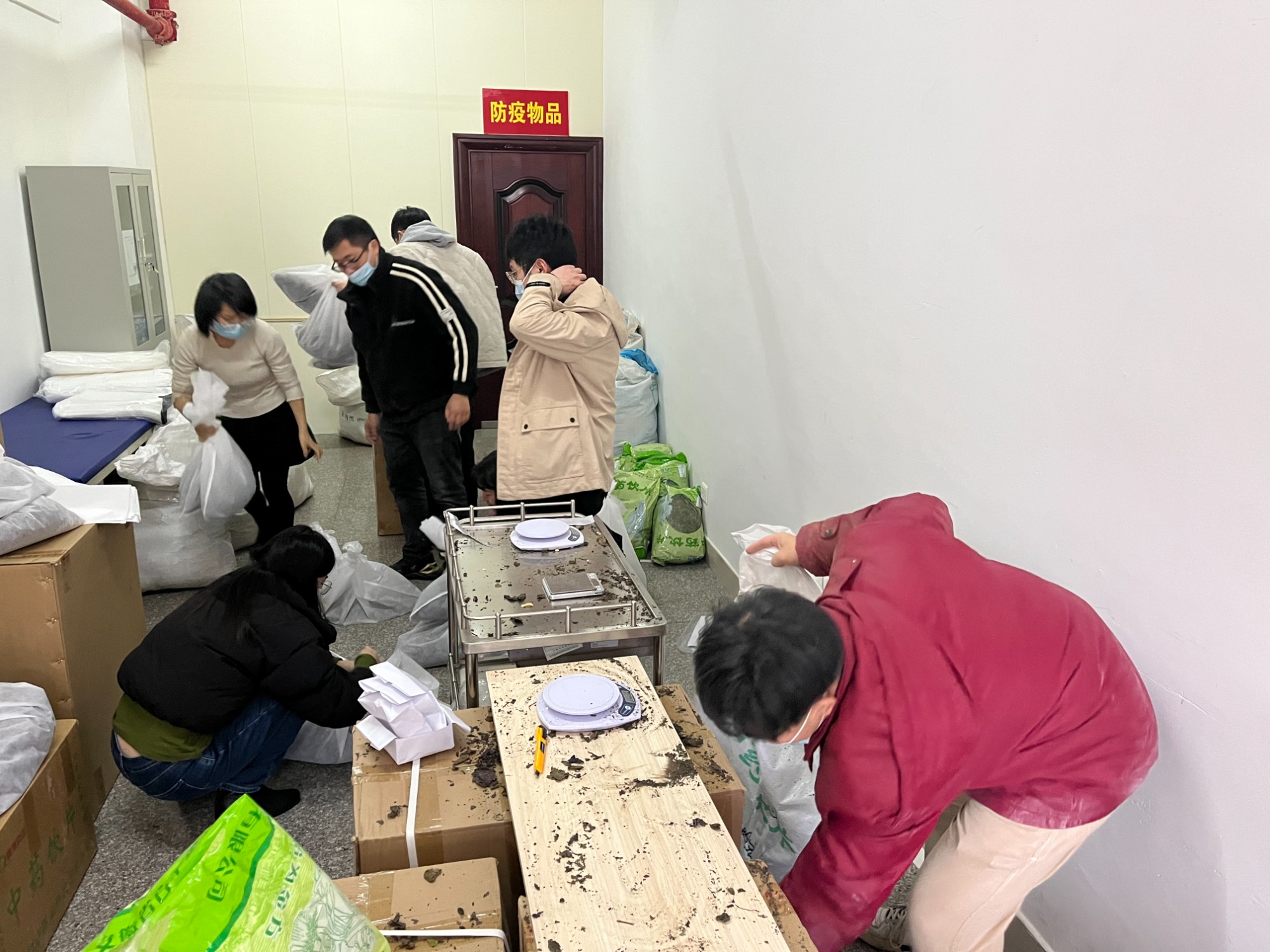实干争效 “药”有行动活动照片3.jpg