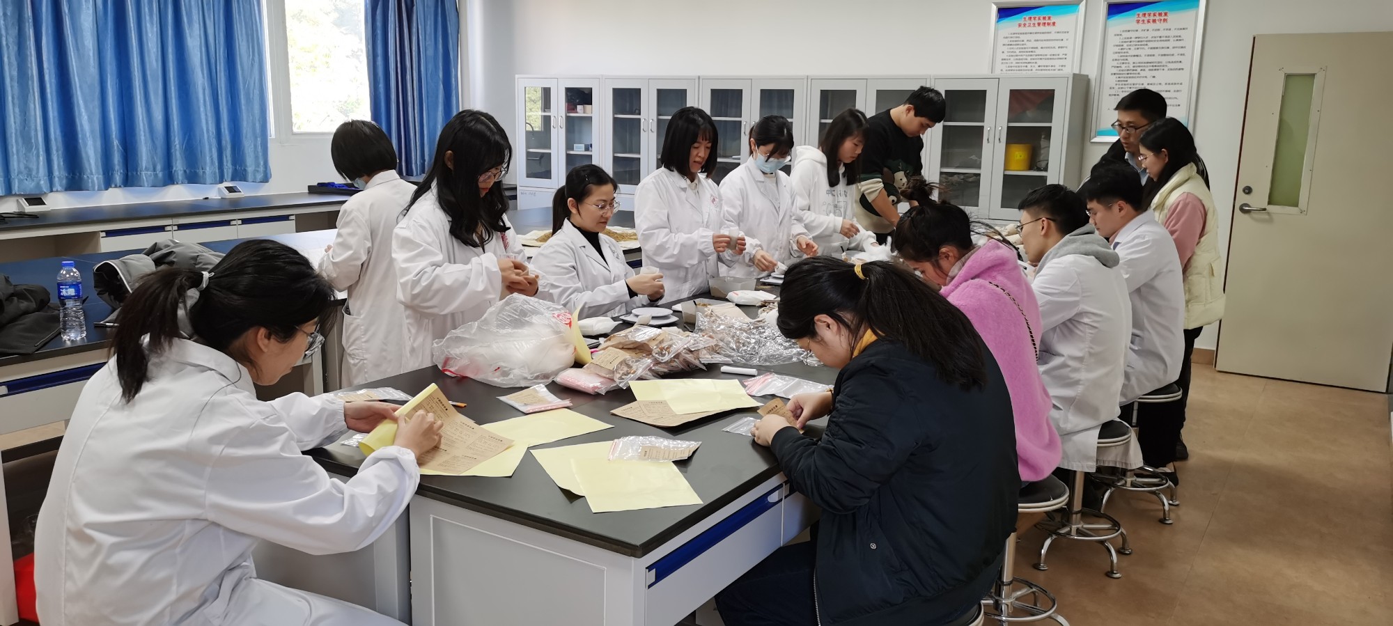 活动照片3.jpg 活动照片3.jpg