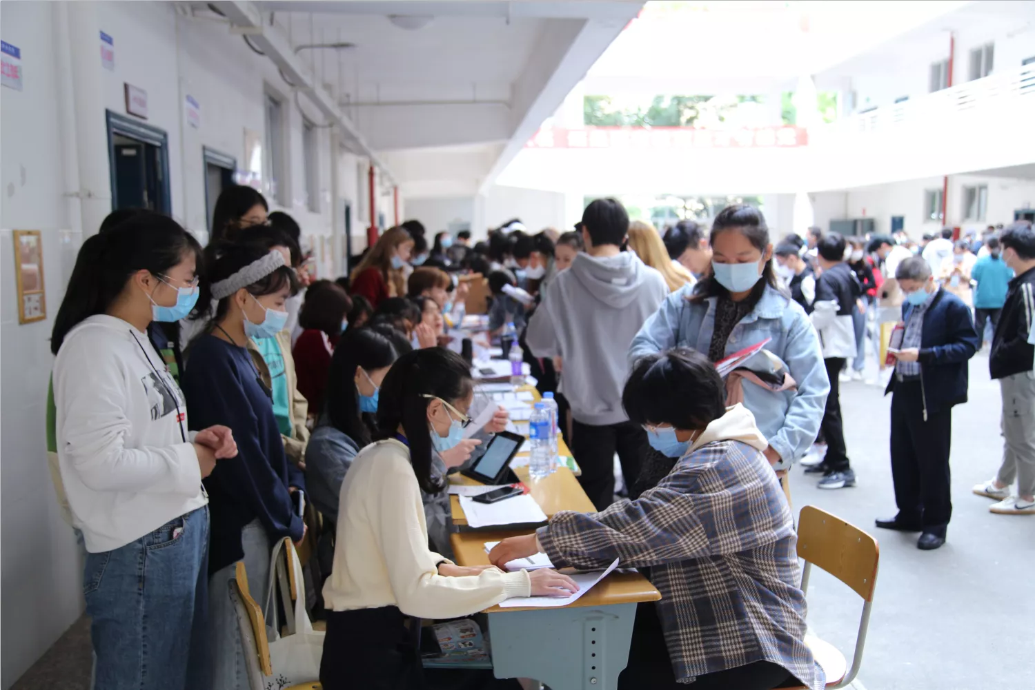 医护学院关工委关怀新生暖人心3.png 医护学院关工委关怀新生暖人心3.png