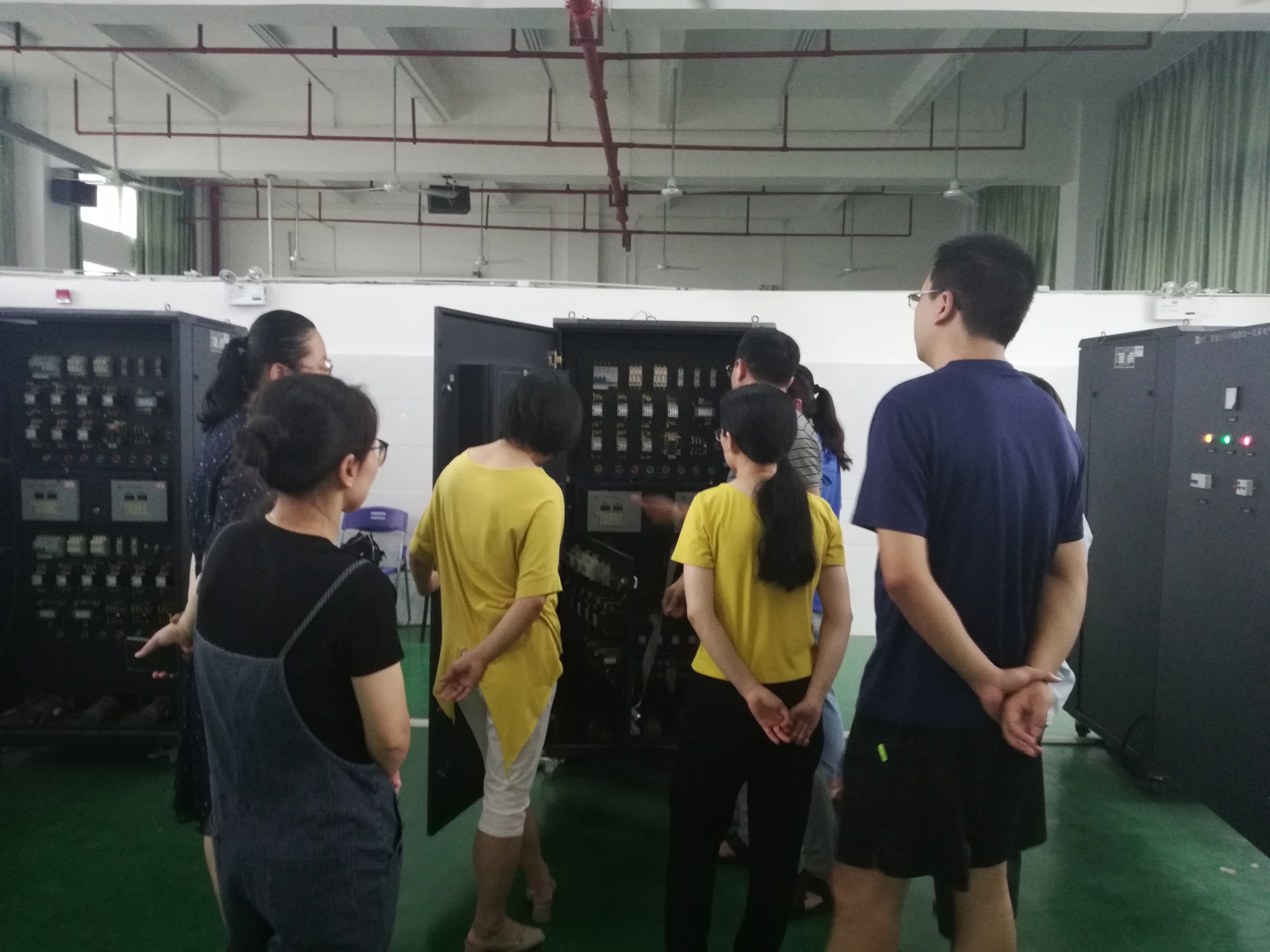 机电工程系党支部开展“教学服务”主题党日活动2.jpg 机电工程系党支部开展“教学服务”主题党日活动2.jpg