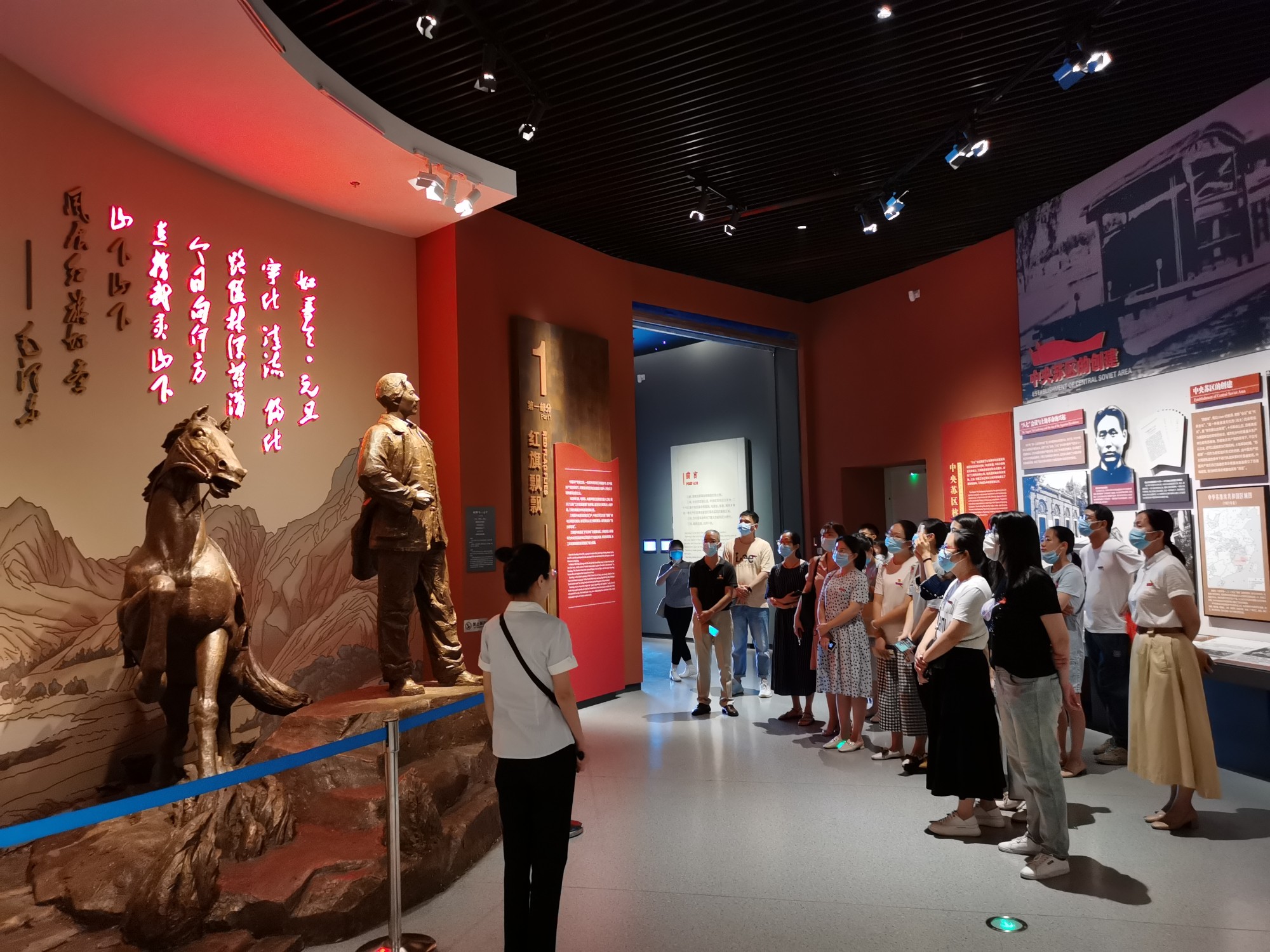 参观市博物馆2.jpg 参观市博物馆2.jpg