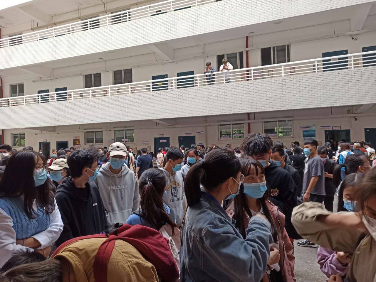 医护学院关工委关怀新生暖人心2.jpg 医护学院关工委关怀新生暖人心2.jpg