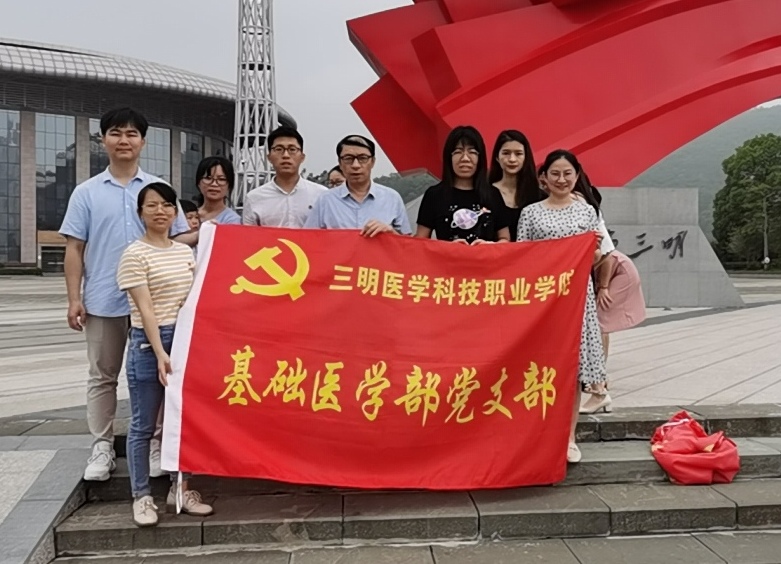 参观市博物馆1.jpg