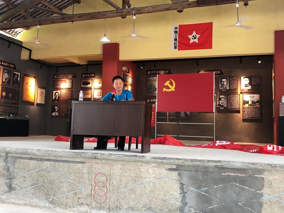 5、筠竹陈书记汇报.jpg 5、筠竹陈书记汇报.jpg