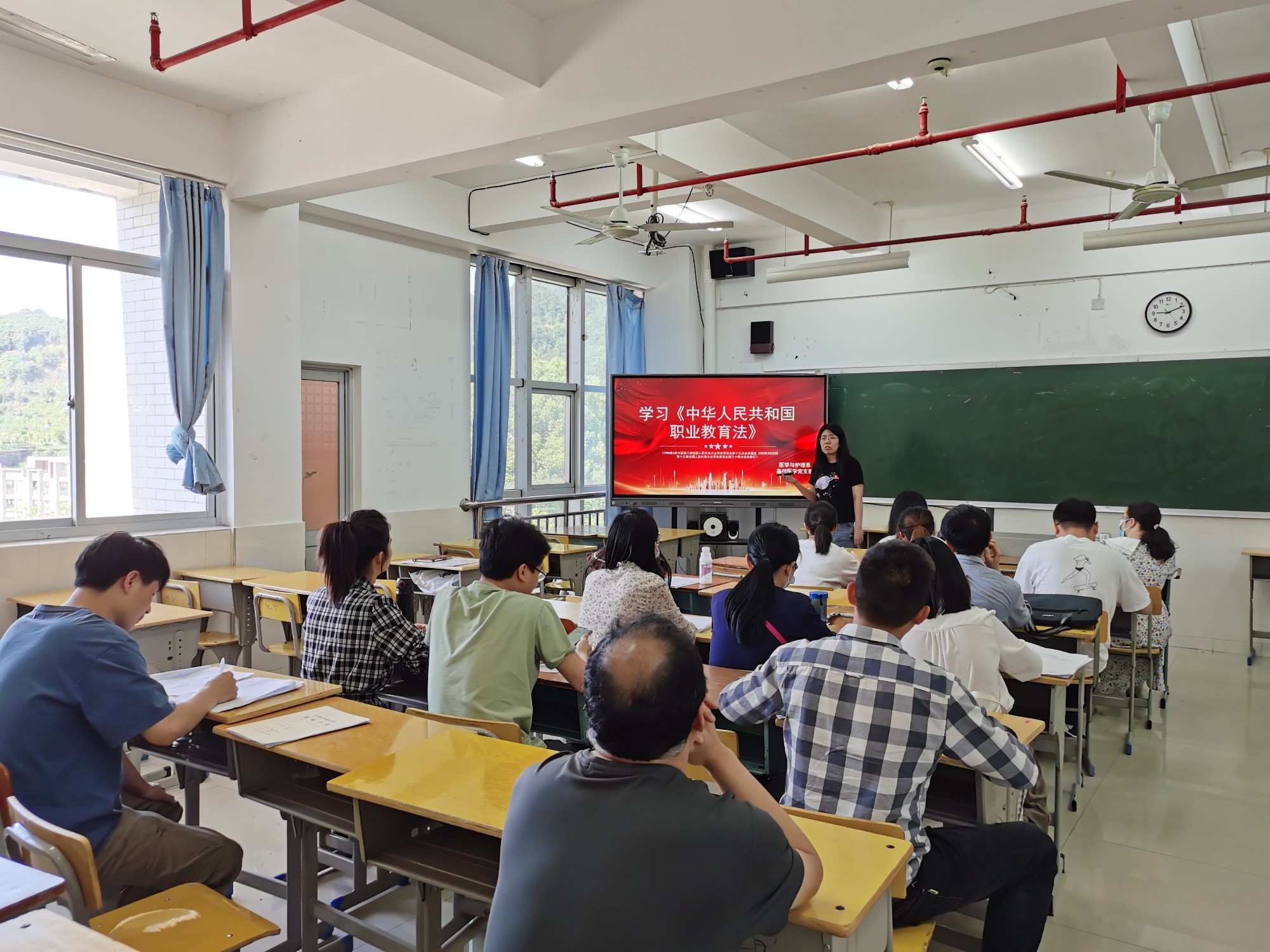 活动照片1.jpg 活动照片1.jpg