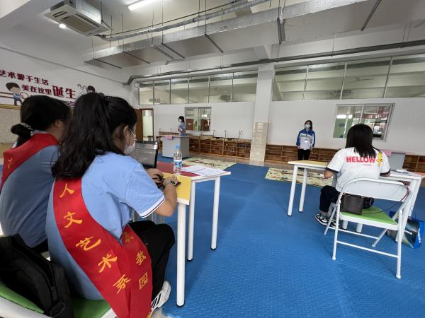 学生志愿者.jpg