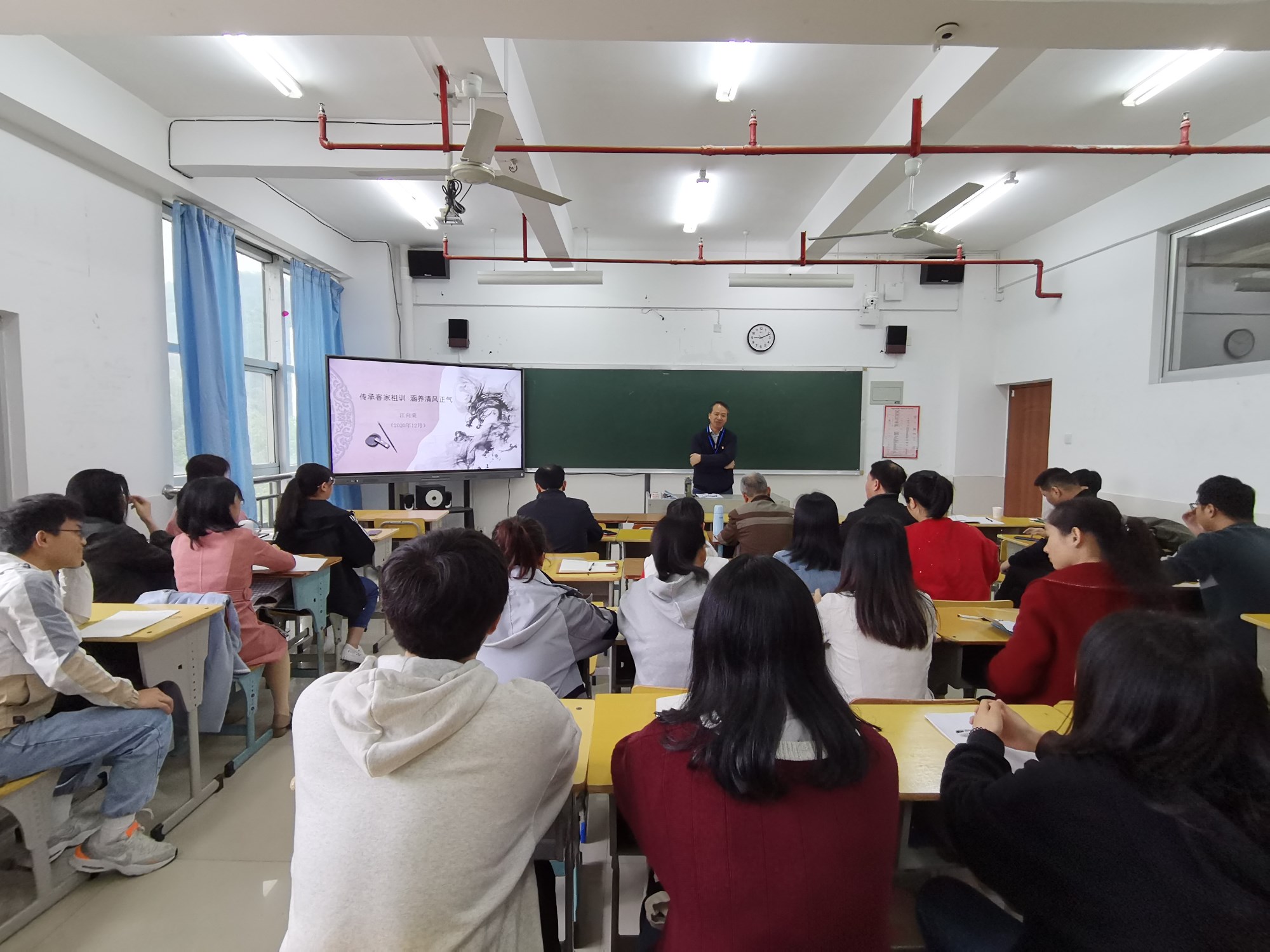 院纪委书记讲党课照片1.jpg 院纪委书记讲党课照片1.jpg