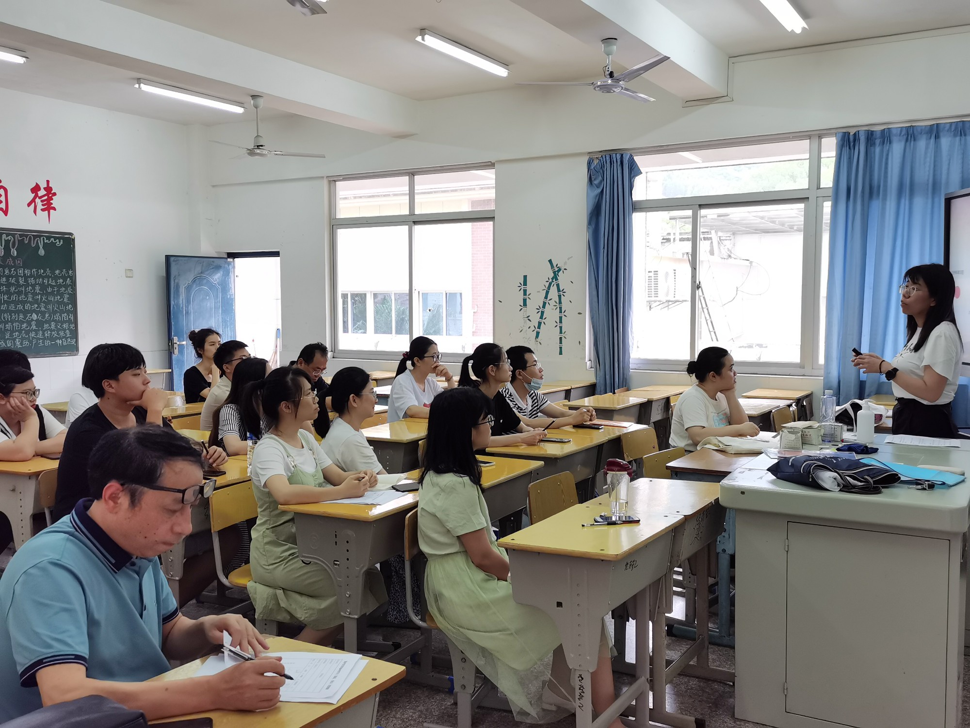 学习《条例》现场照片2.jpg 学习《条例》现场照片2.jpg