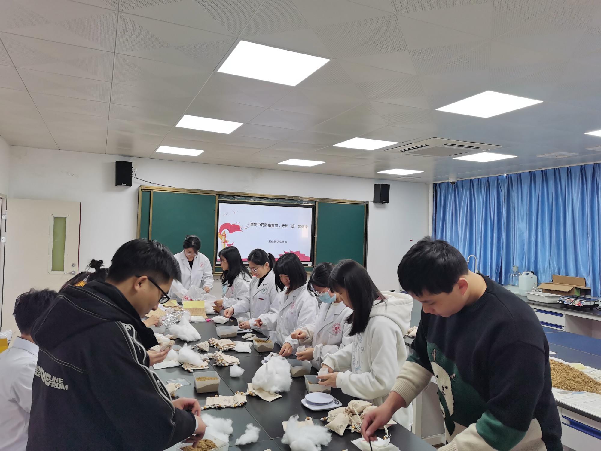 活动照片2.jpg 活动照片2.jpg
